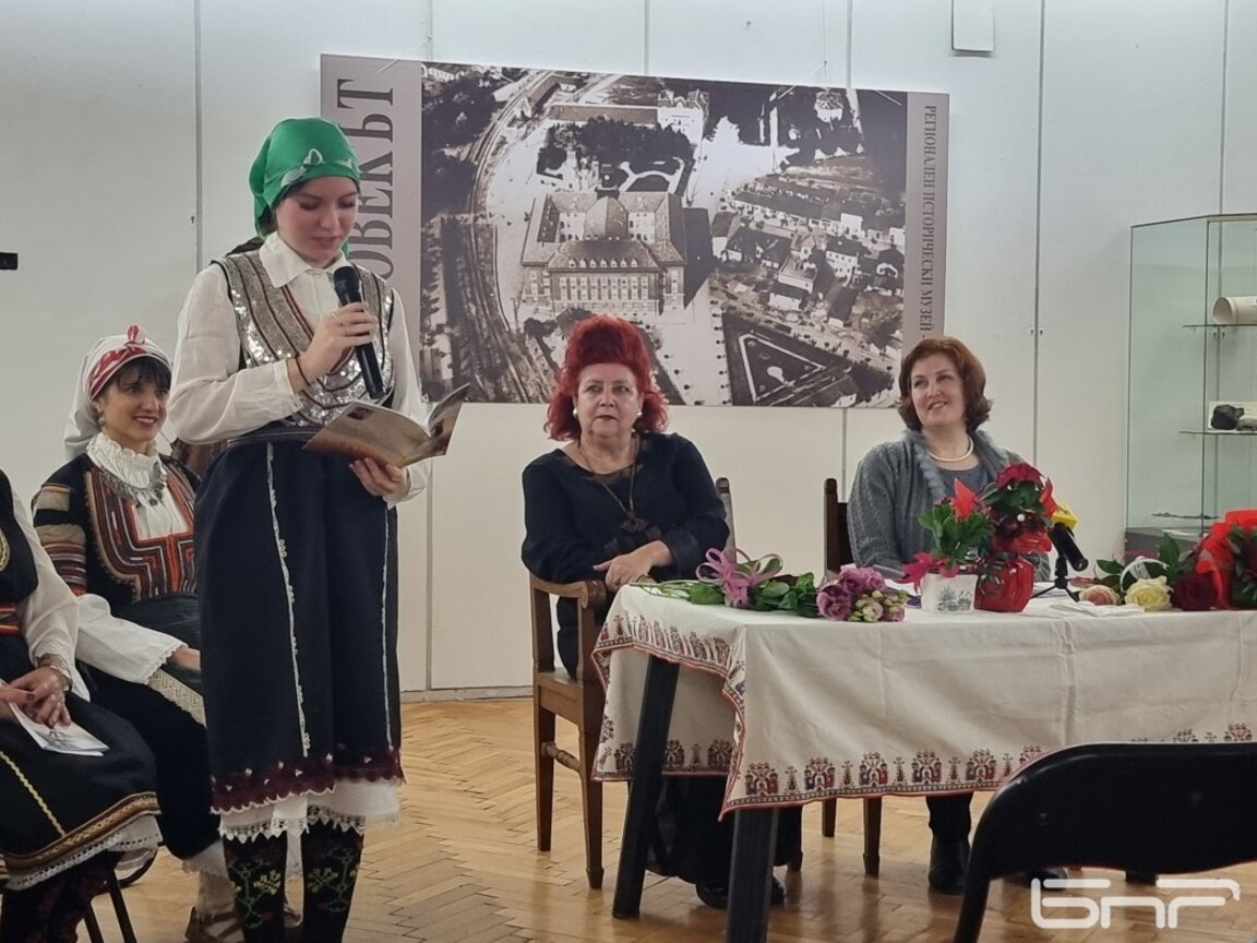 Анна Йорданова представи първа стихосбирка в Перник