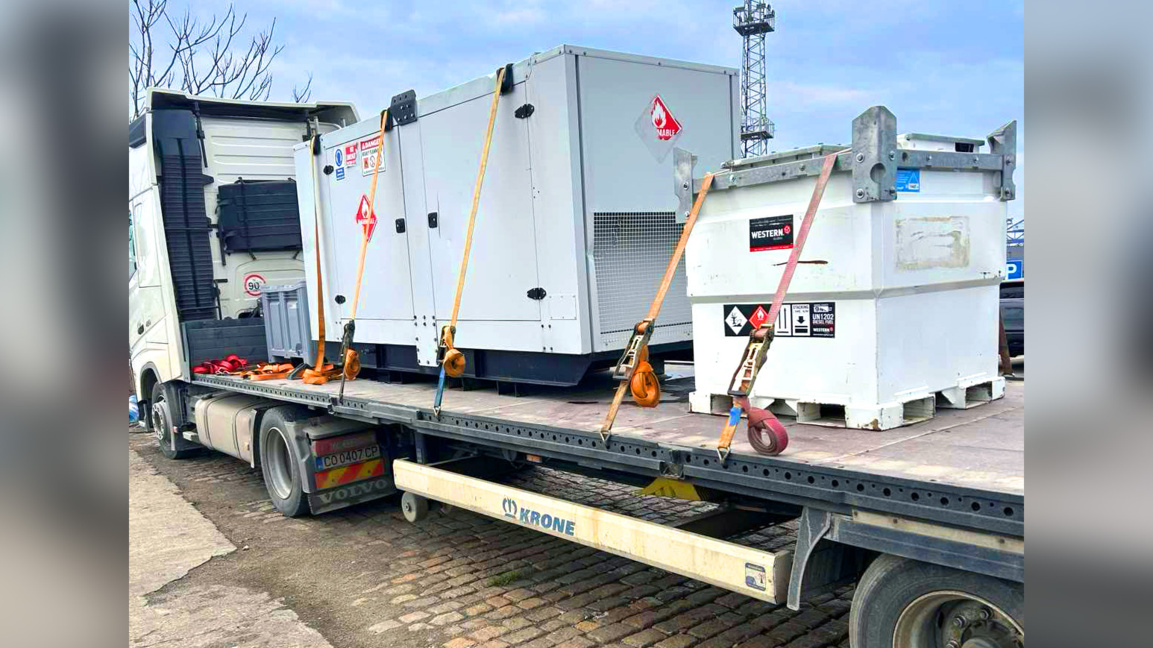 Катер с авариен генератор пристига в Ахтопол за изтеглянето на танкера "Кайрос"