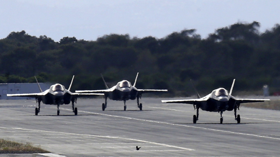 Изтребители Ф-35 на британските ВВС в базата "Акротири" в Кипър.