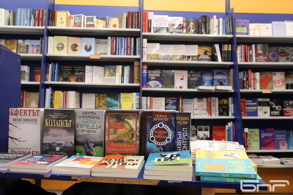 СДВР отчита нова тенденция: Кражби на луксозни издания на книги от книжарници и молове в София