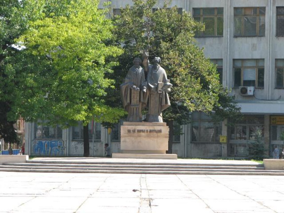 Паметник на Св.Св.Кирил и Методий, Добрич