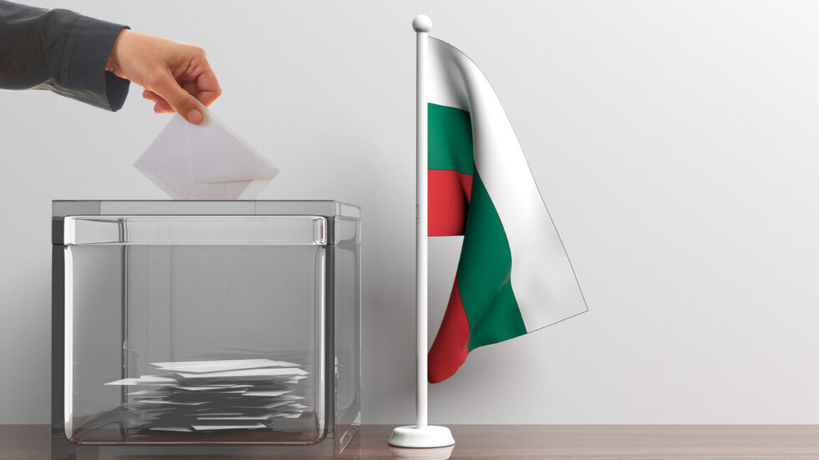 The deadline for submitting applications for voting abroad expires at midnight