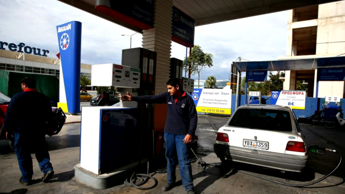 Гърци масово пътуват до България за по-евтин бензин