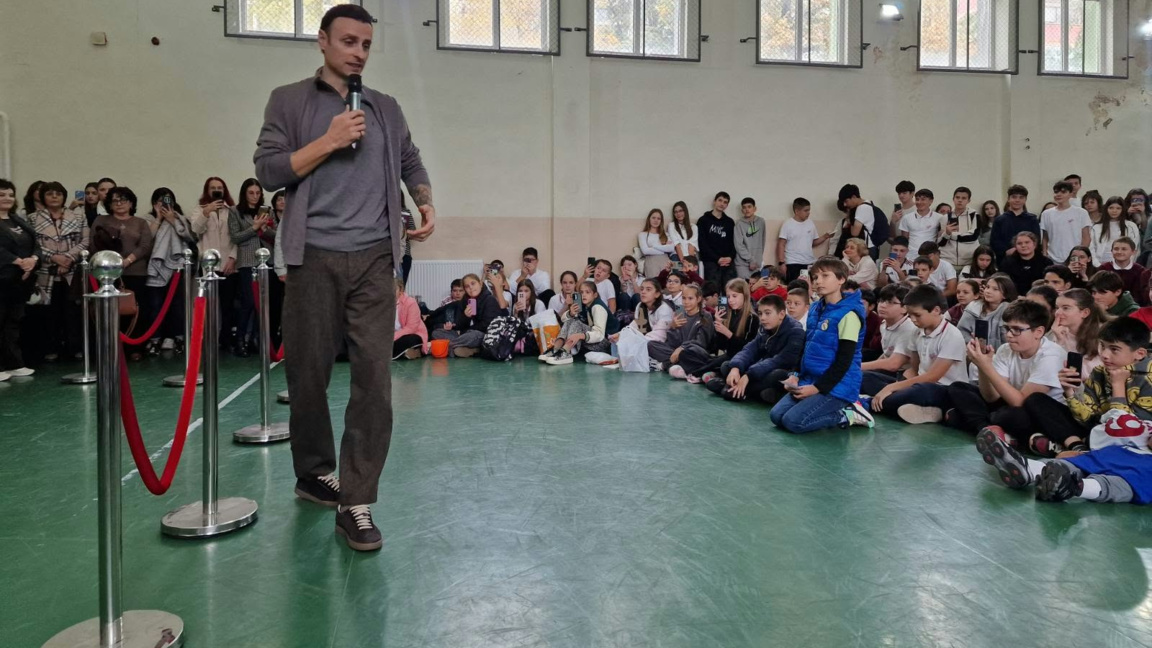 Димитър Бербатов се срещна с деца от Стара Загора