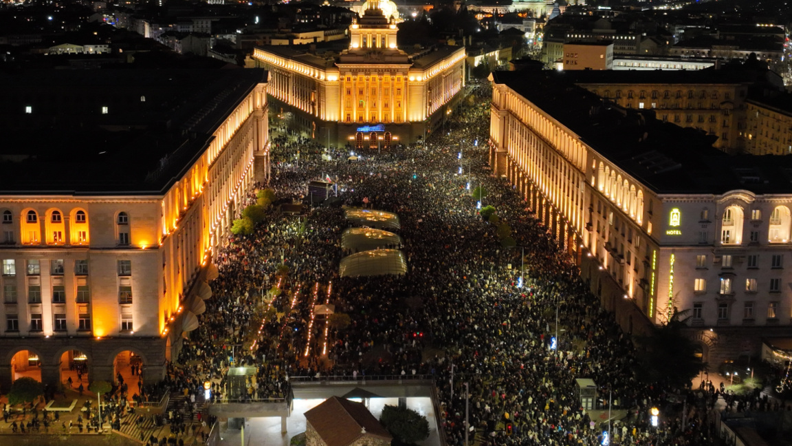 Pas protestave në rrugë, qeveria tërhoqi projektbuxhetin në euro për vitin 2026