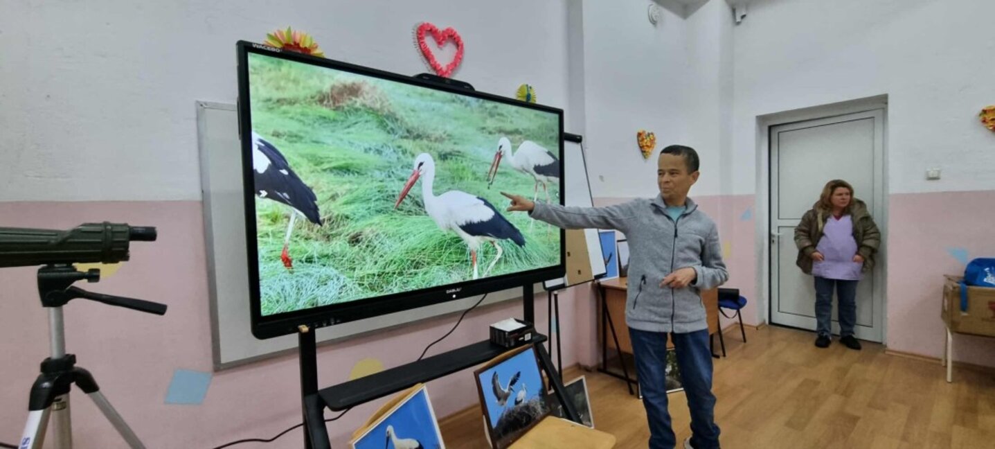 Голям интерес към Пътуващата фотоизложба „Животът на белия щъркел“