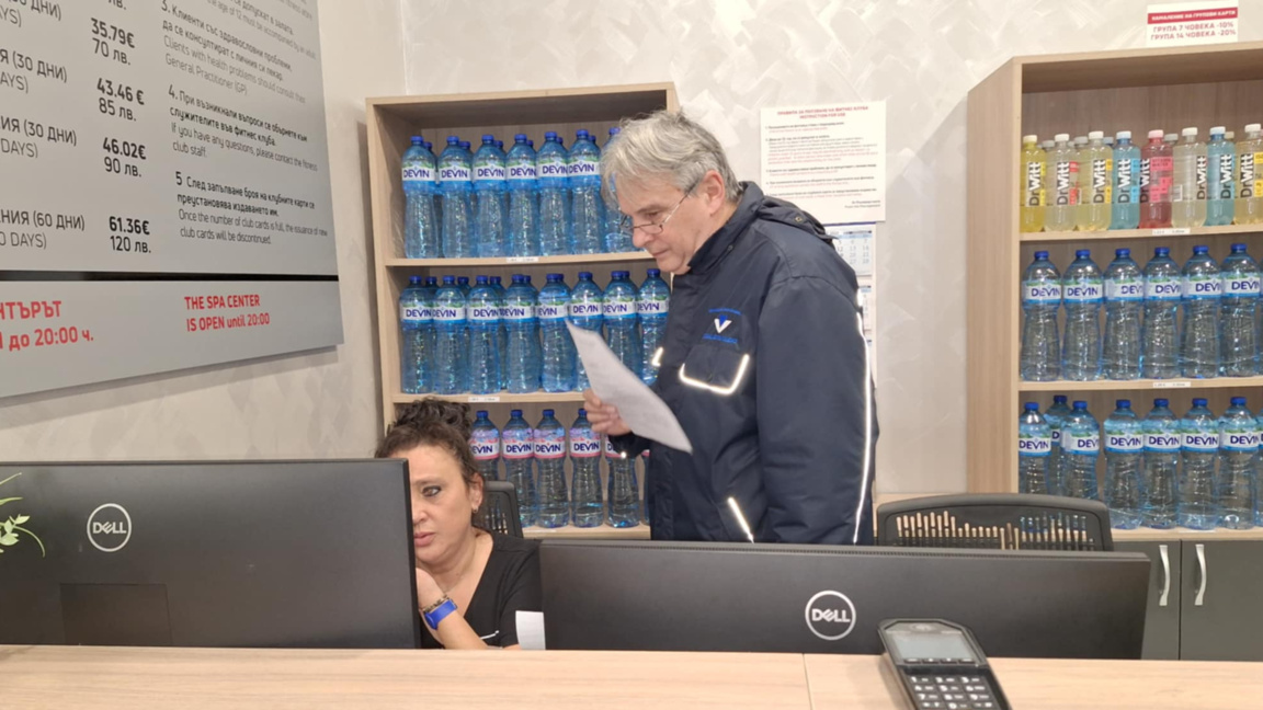 Инспектори от НАП и КЗП провериха фитнес център в Бургас