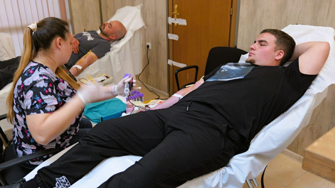 Ученици, учители и родители от Приморско участваха в кръводарителска акция