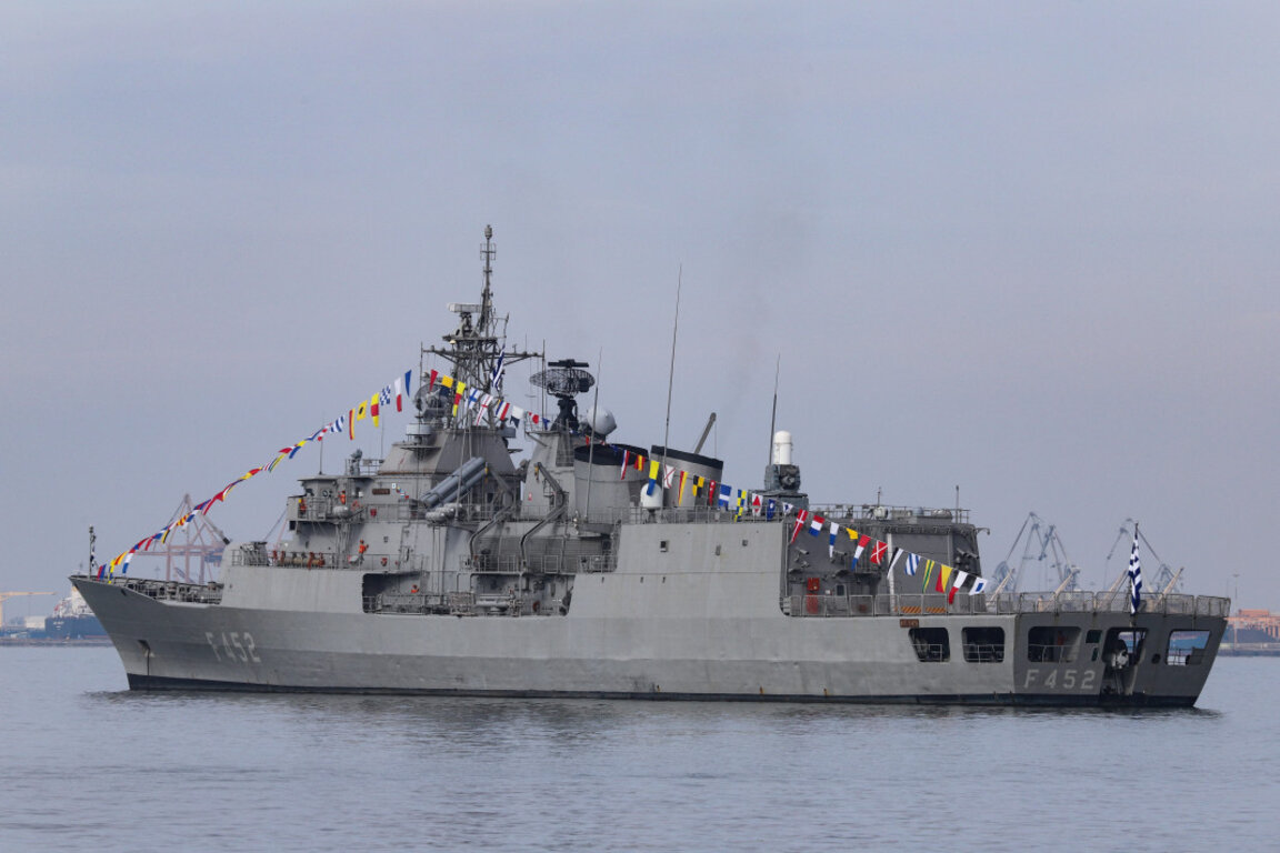 Гърция вече изпрати в Червено море фрегатата "Хидра".