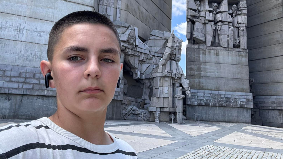 Момчето, което не спира да върви нагоре