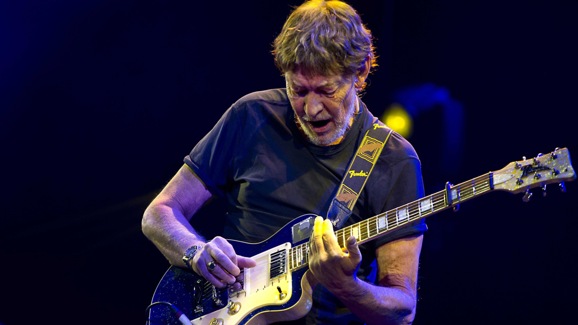 Крис Риа по време на концерт в Кралския театър Каре в Амстердам, Нидерландия, 24 ноември 2014 г.