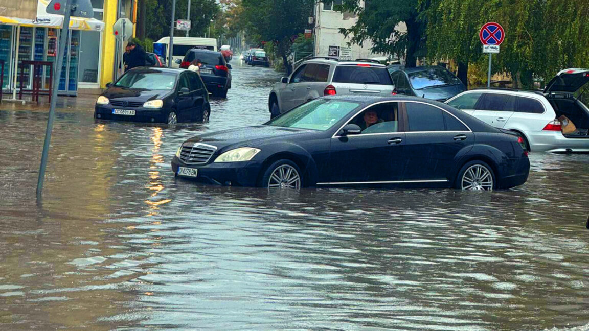 Улици в Слънчев бряг се превърнаха в реки