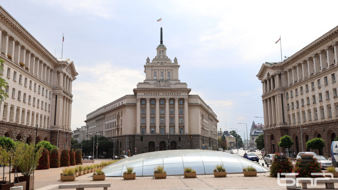 Няма пряка опасност за България след ескалацията в Близкия изток, съобщиха от Министерския съвет