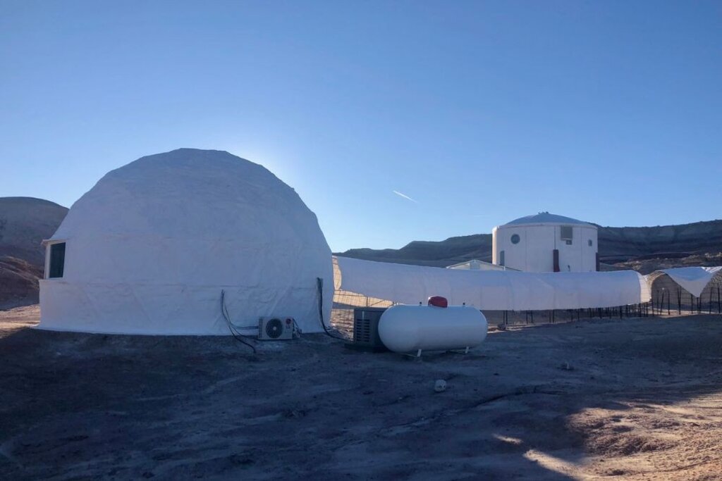 Traveler Izabela Shopova makes yogurt in conditions similar to those in space