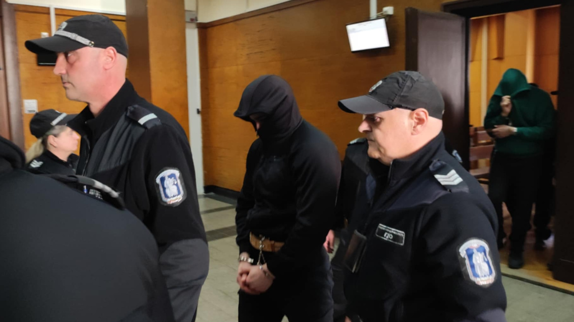 Разпитват свидетели и вещи лица по делото срещу двамата полицаи от Казанлък 