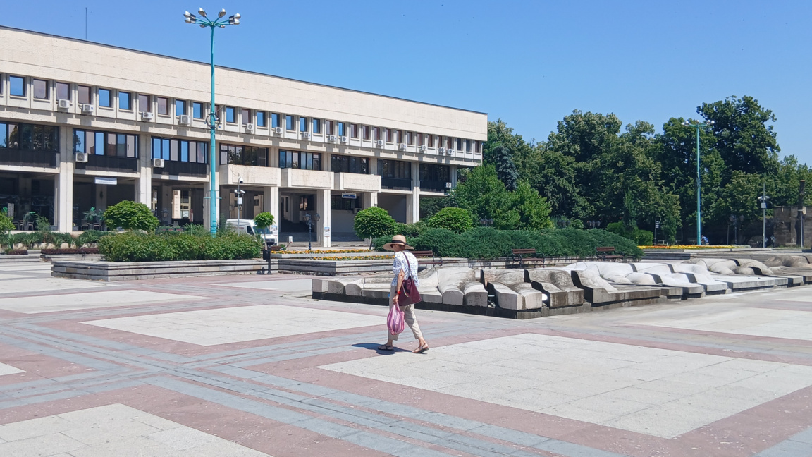 Площад "Бдинци" Видин, Лято