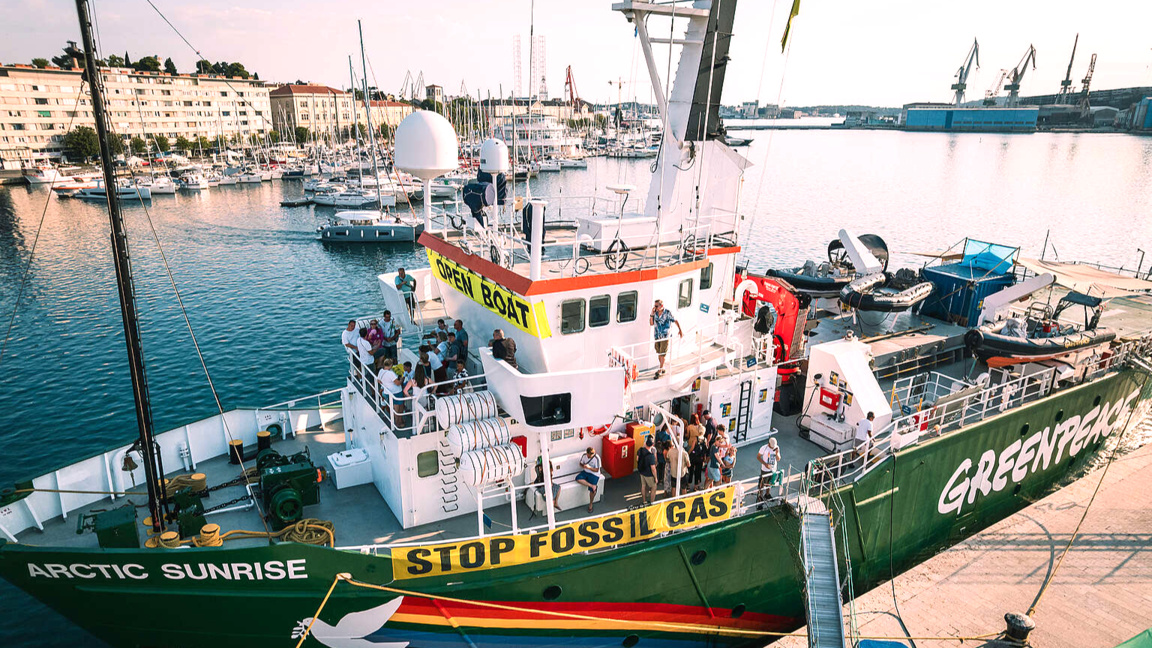 Корабът „Arctic Sunrise“ на “Грийнпийс” идва в Бургас и Варна