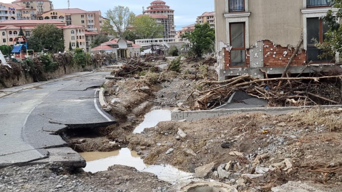 Щети от придошлата вода във ваканционно селище "Елените", 4 октомври 2025 г.