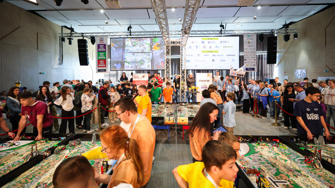 Отбор „Механо“ от Бургас спечели фестивала на роботиката