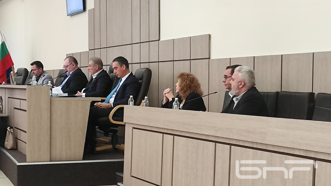 Първото в страната ръководство за домашни любимци одобриха съветниците