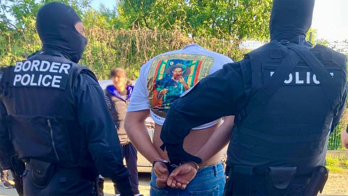 Police busted a migrant smuggling ring operating from Syria and Iraq through Turkey