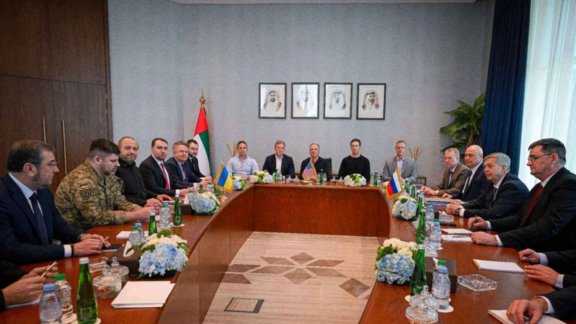 Делегациите на Русия, Украйна и САЩ в Абу Даби