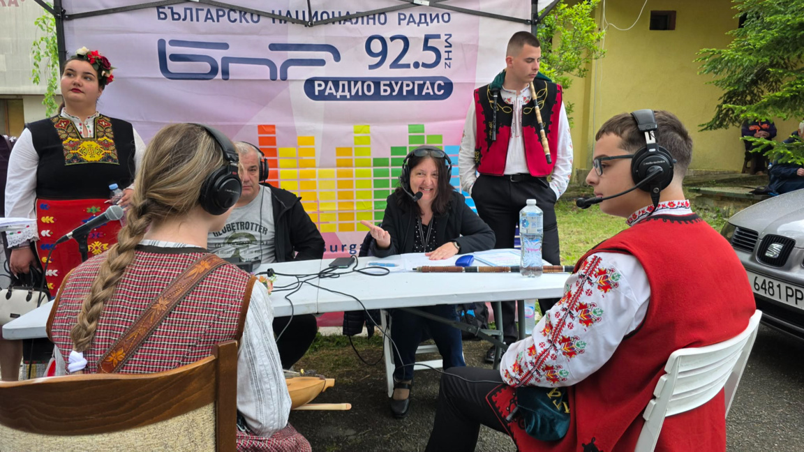Открито студио на БНР - Бургас от „Фолклорен венец Божура“