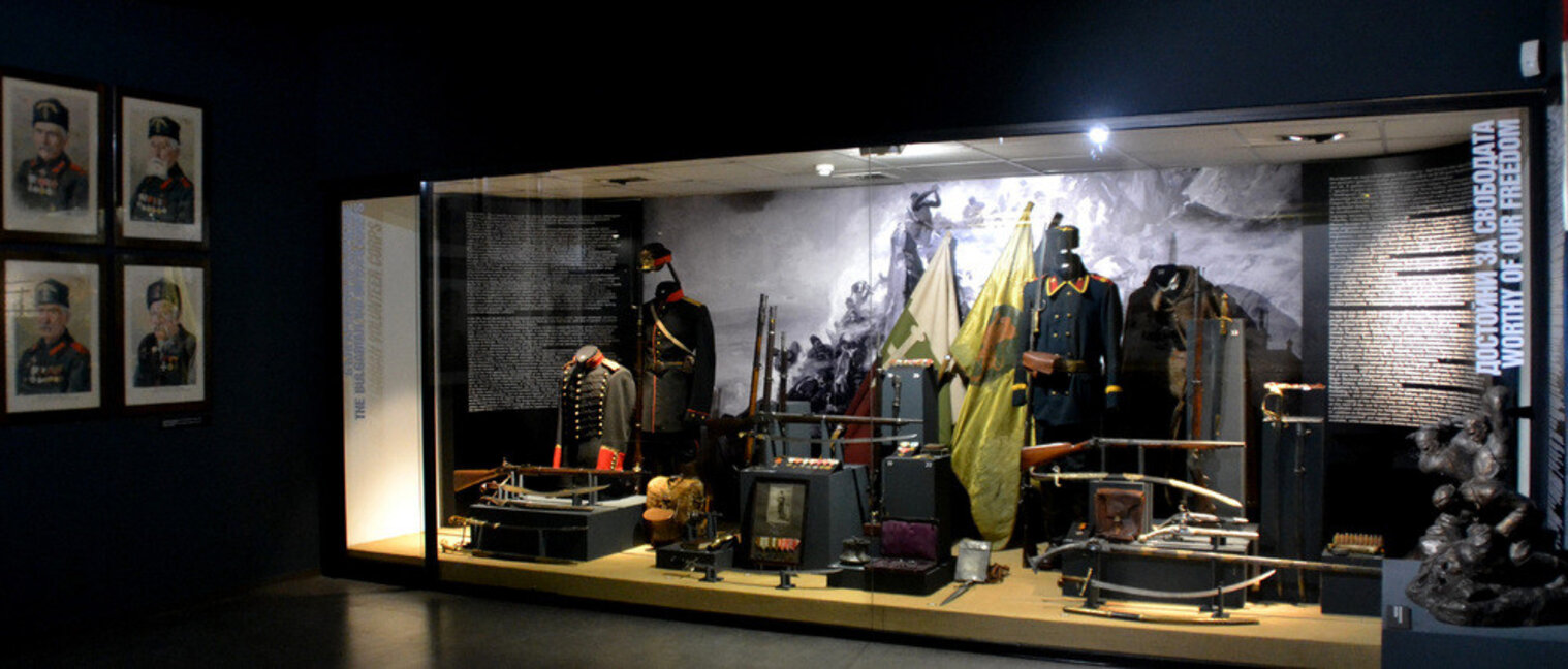 Поднесеният от цар Борис III златен венец на връх Св. Никола се показва за първи път