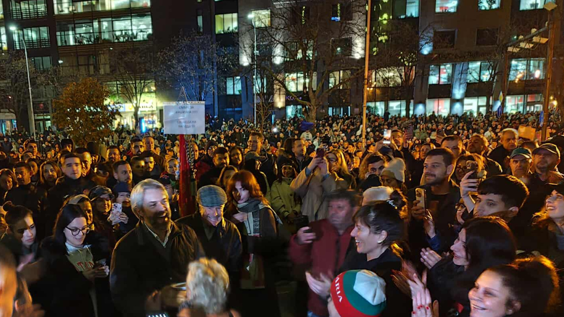 Хиляди излязоха на протест във Варна срещу държавния бюджет (Снимки и Видео)