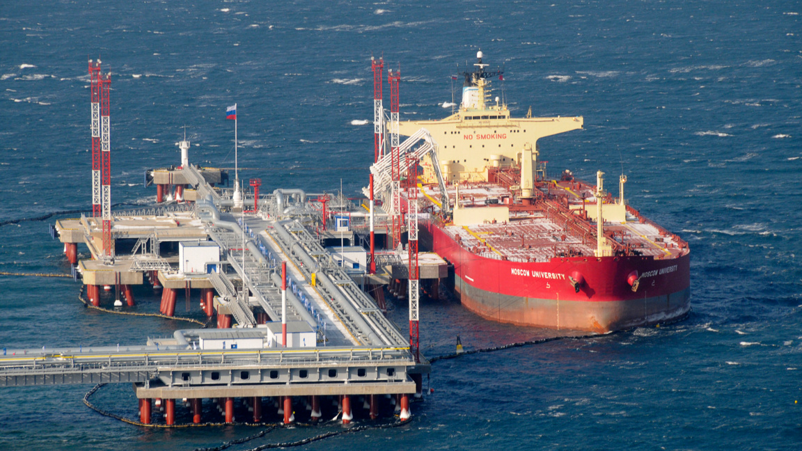 САЩ удължиха временното изключение за руския петрол