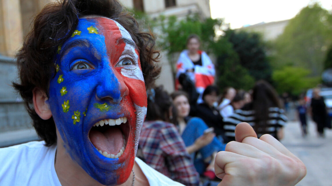 Gjeorgjia: tërheqja nga vlerat evropiane dhe përgjigja e mundshme e BE-së