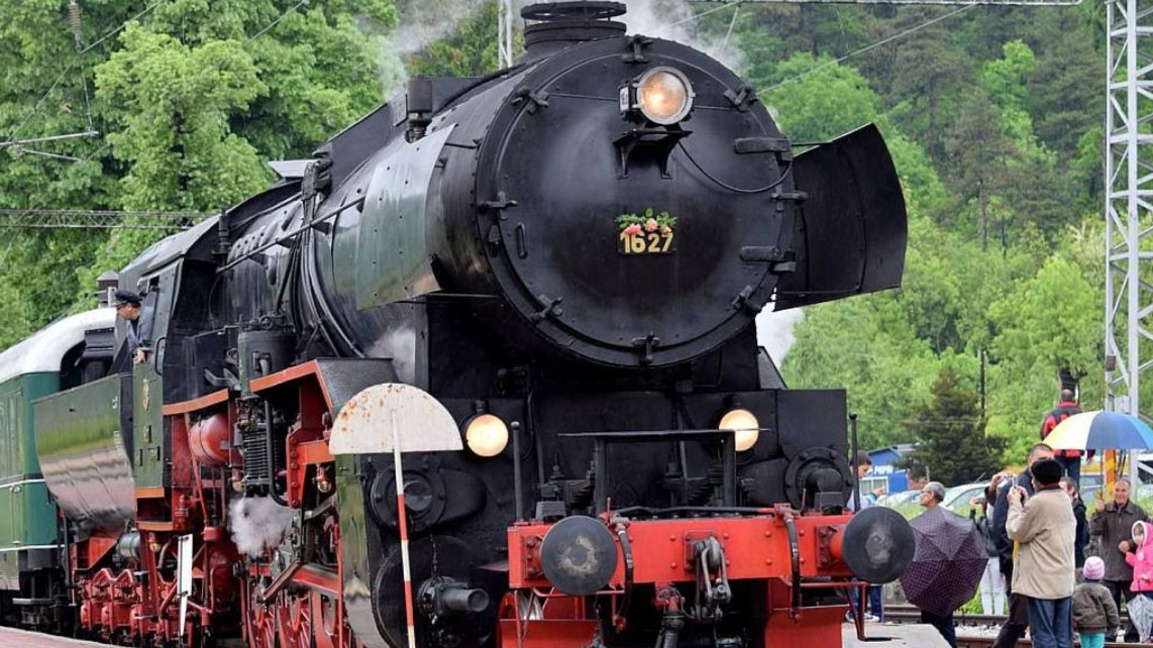 Papá Noel y Blanca Nieves viajan en los trenes festivos de BDZ