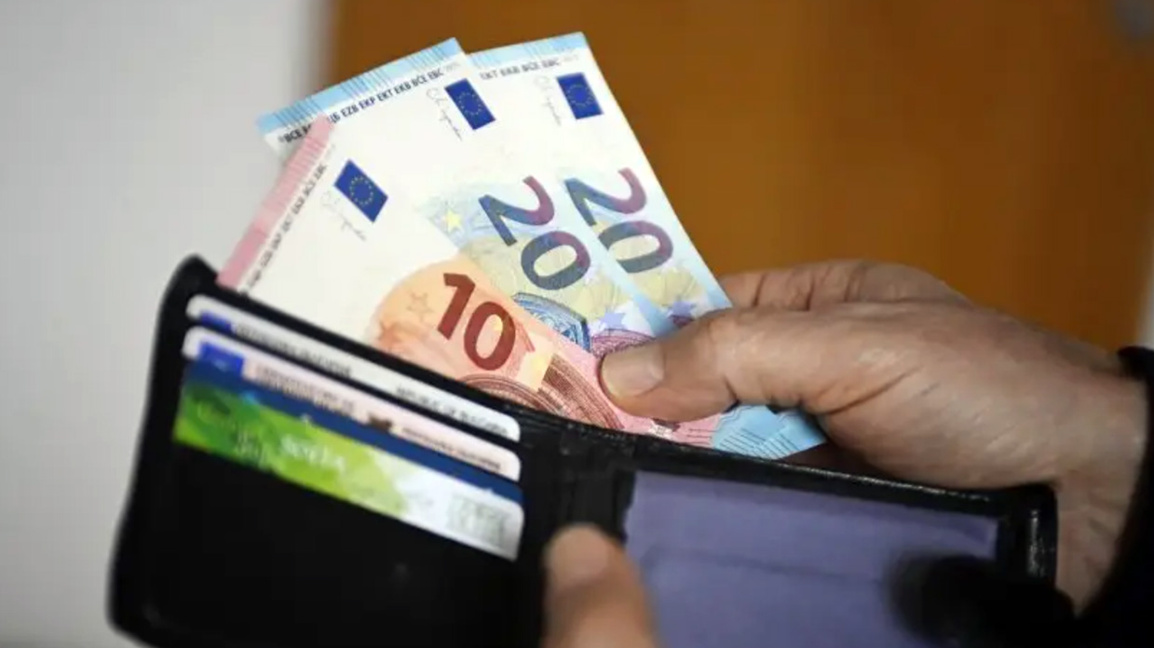 Минимална работна заплата МРЗ заплата пари евро