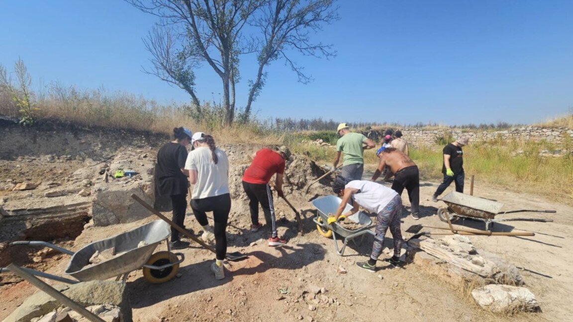 Продължават проучвателните дейности на "Малкото кале" край село Воден