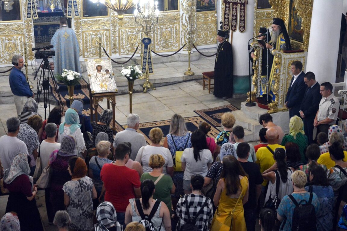 Иконата Пресвета Богородица - Златна ябълка в Хасково