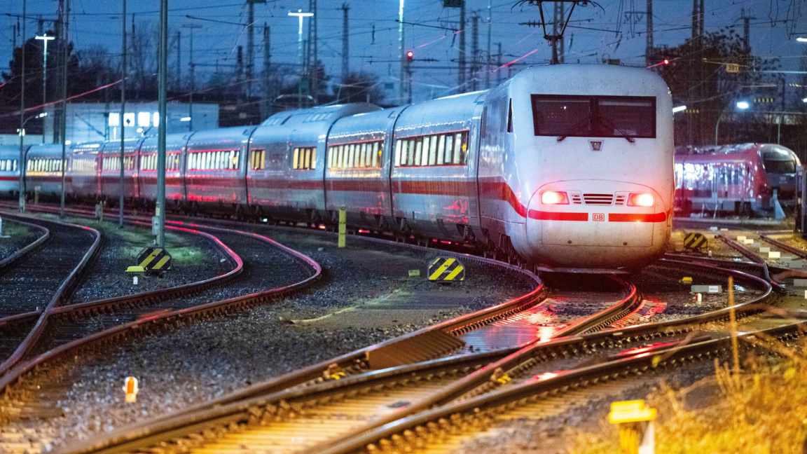 Прекъсване на кабели доведе до нарушаване на железопътния трафик в Германия