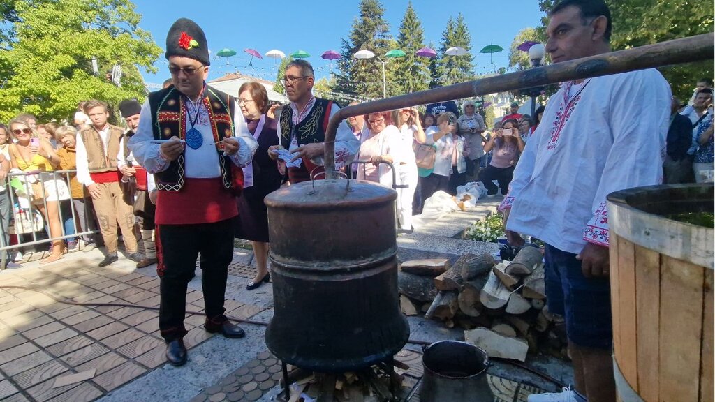 Троян и Орешак приглашают на праздник сливы и ракии