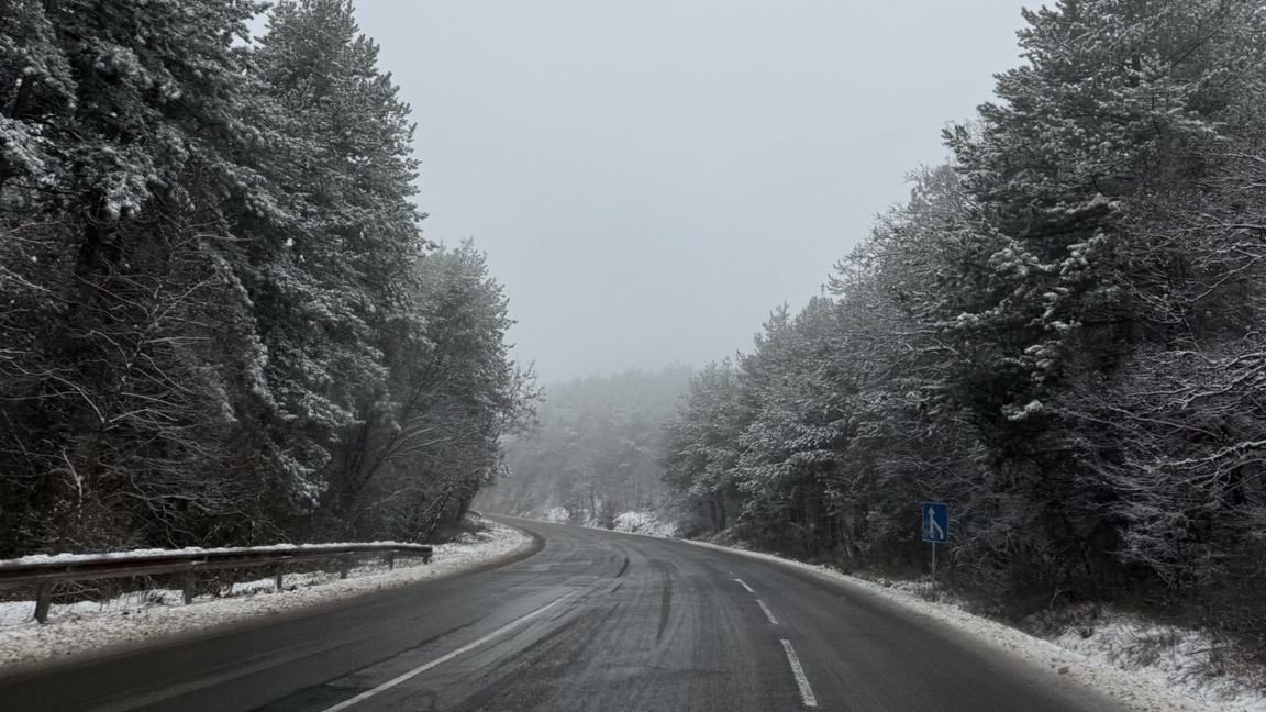 Републиканските пътища се обработват от 290 снегорина