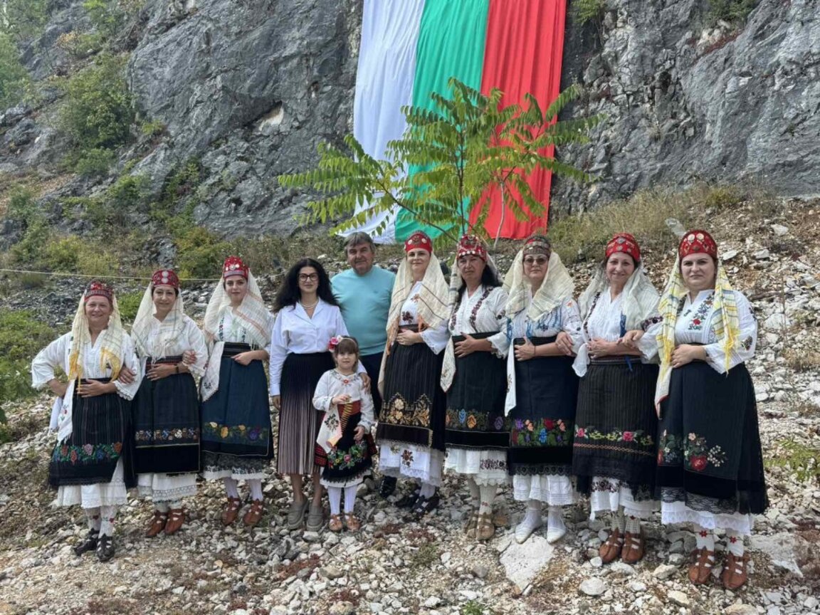 Регионален подбор за събора в Копривщица се проведе край пещера "Венеца"