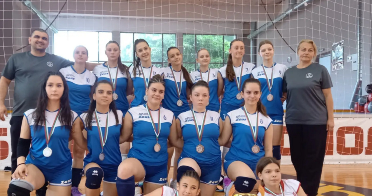 Волейболистките на ОУ "Добри Чинтулов" събират средства за участие в Световното първенство в Китай