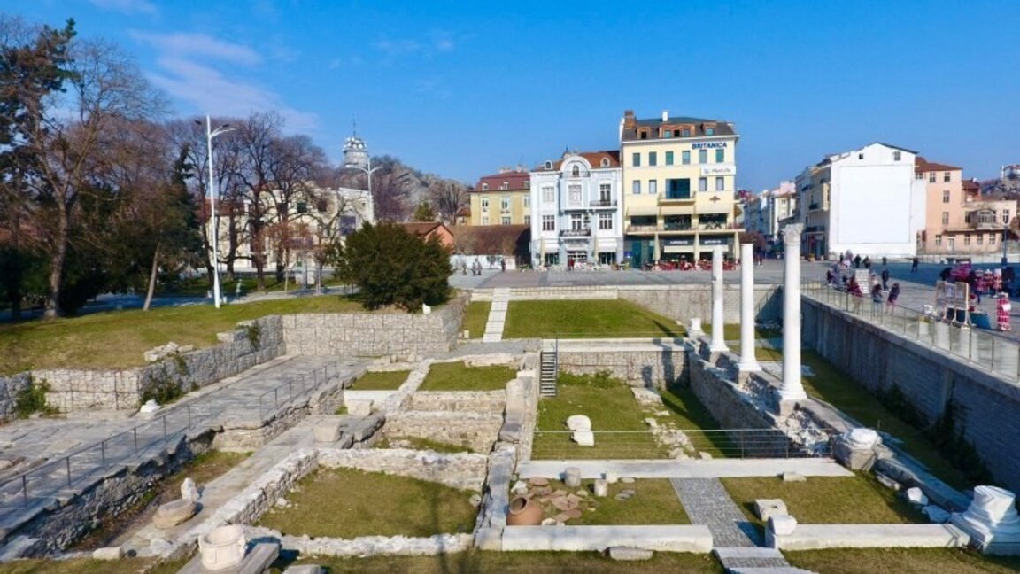 Новата седмица започва с топло и слънчево време