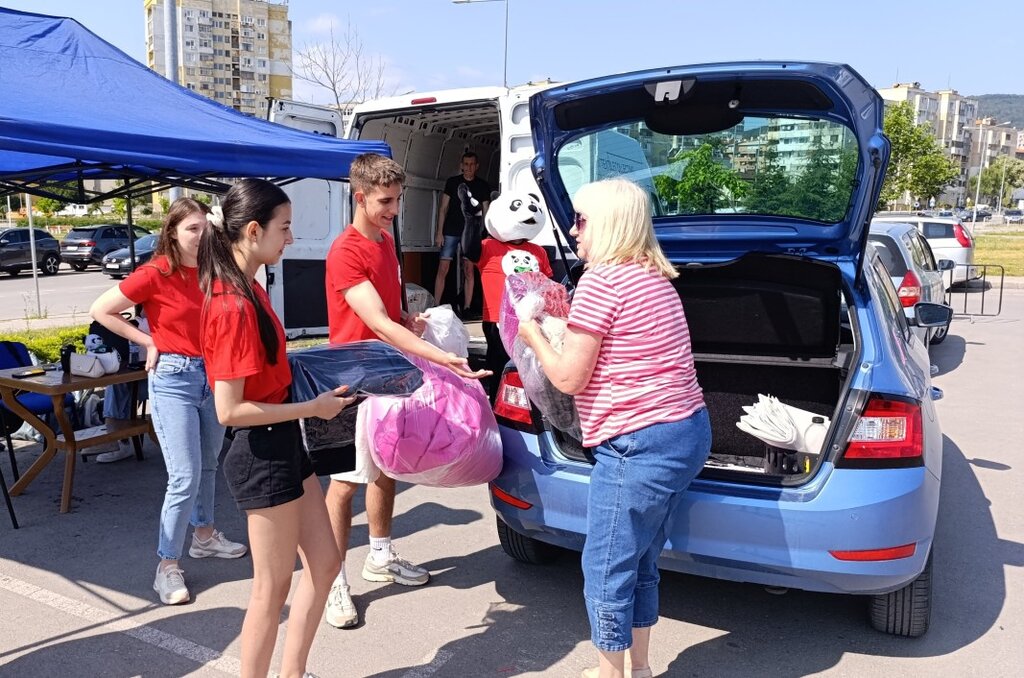 Приемат стари дрехи и текстил