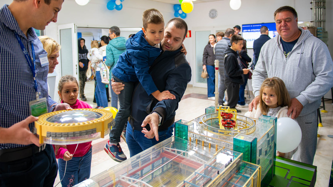 Стотици посетиха АЕЦ „Козлодуй“ в Деня на отворените врати