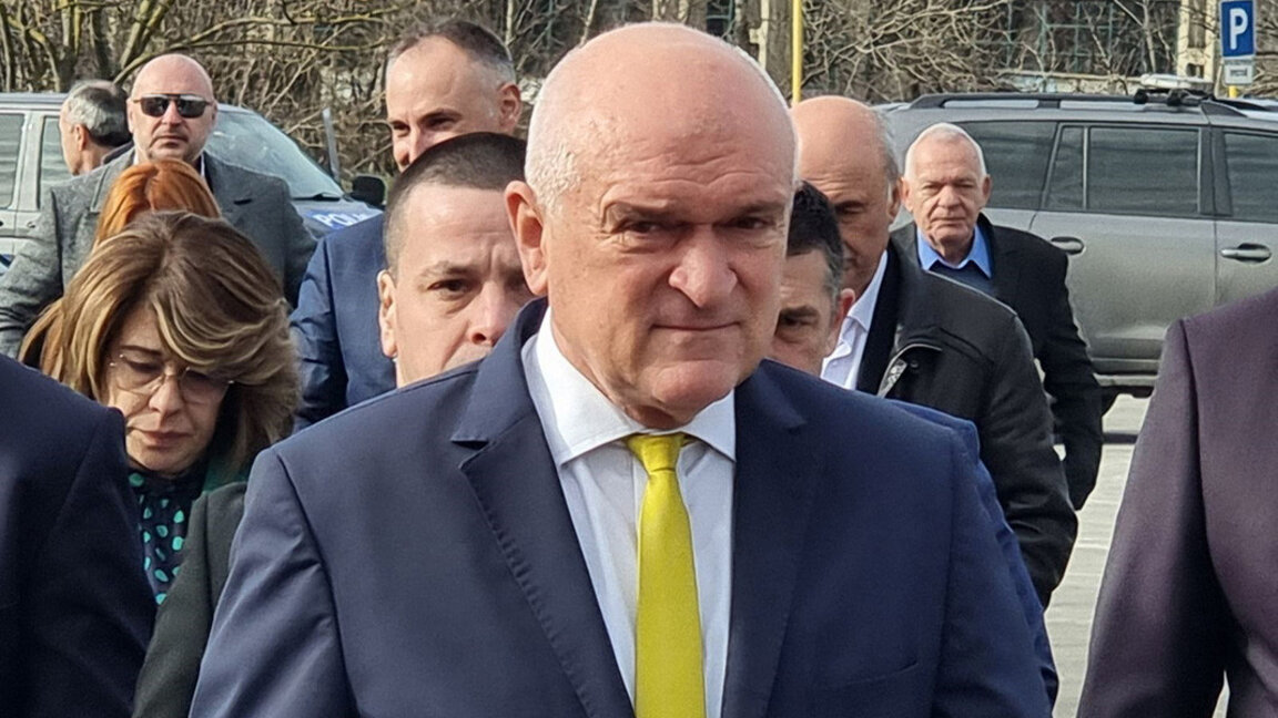 Le premier ministre inspecte le trafic sur le Pont du Danube