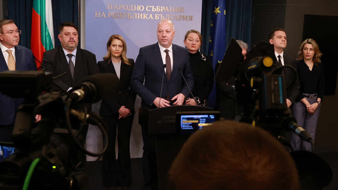 Η κυβέρνηση υπέβαλε παραίτηση χωρίς να περιμένει την ψήφο μομφής