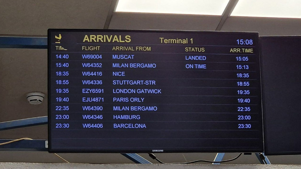 Wizz Air repatriation flight from UAE lands in Sofia