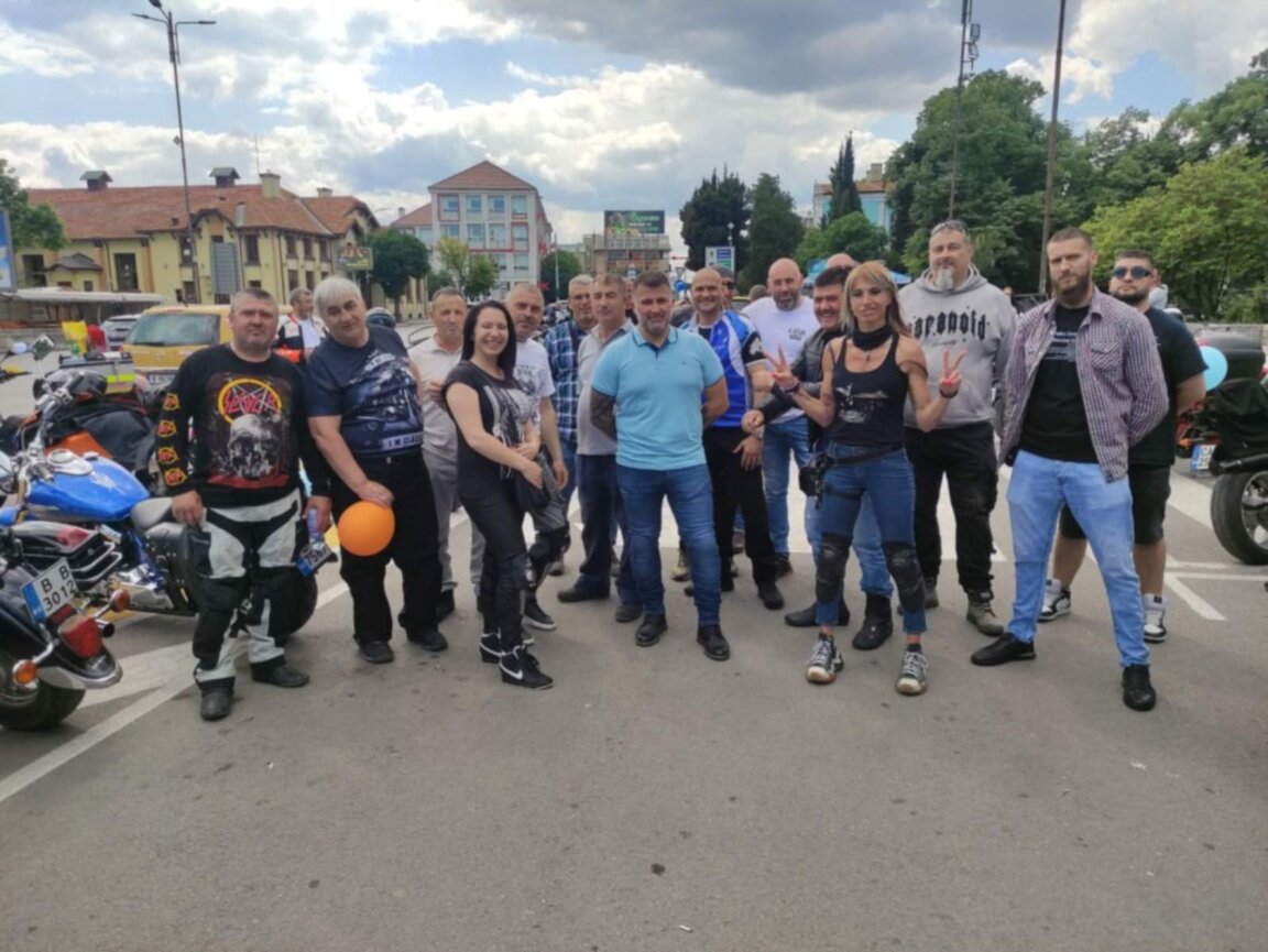 Акция на мотористите във Варна срещу войната по пътищата