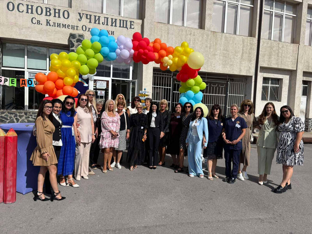 С усмивки и вълнение започна първият учебен ден в община Банско