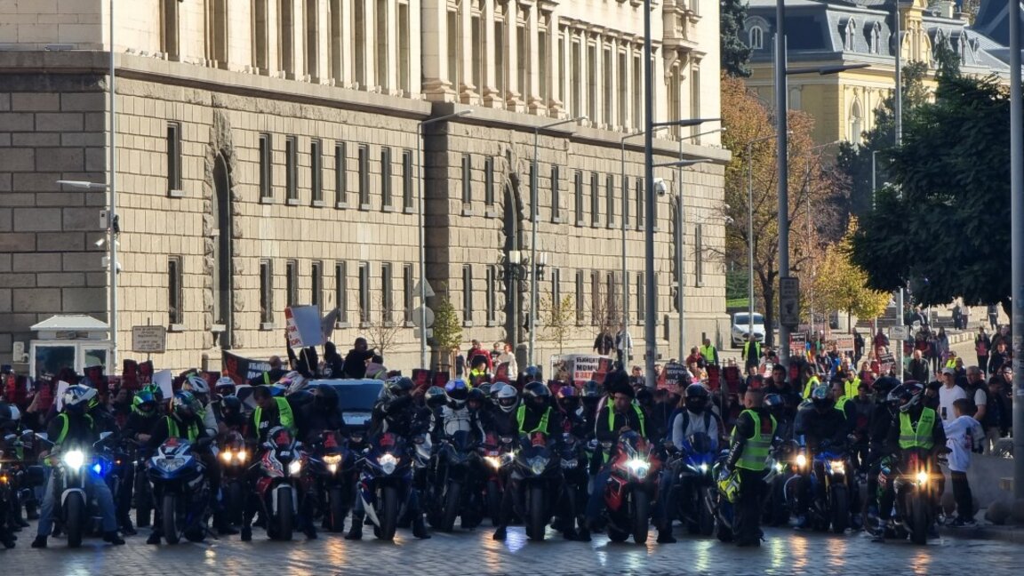 Протест в София заради смъртта на Момчил Георгиев, катастрофирал с мотор край Попово