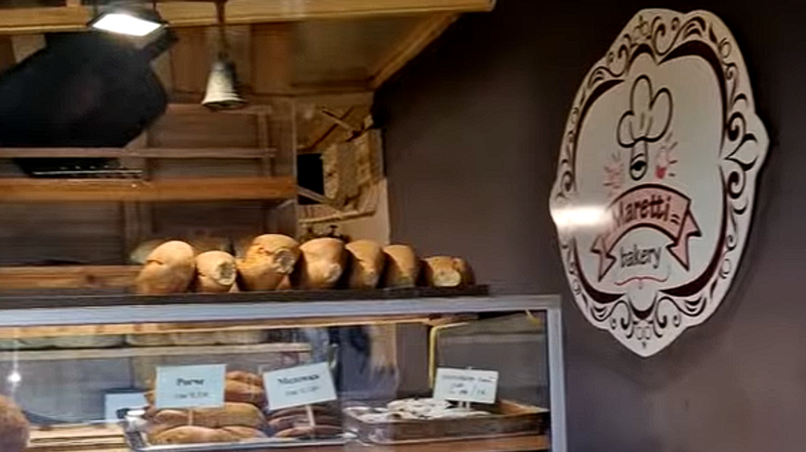 Knijovnik köyündeki fırın yurttan ve yurt dışından yolcuların uğrak yeridir